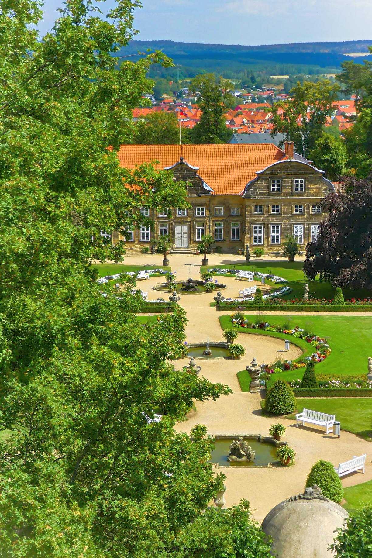 Schloss mit Barockgarten