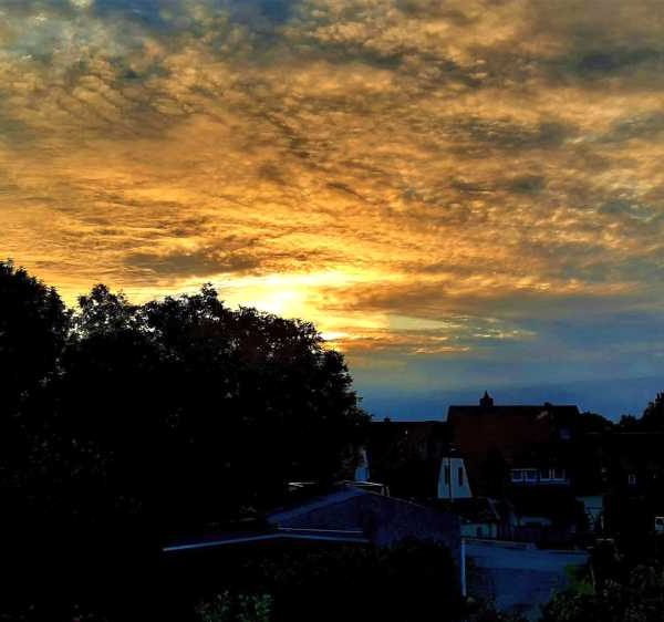 Goldiger Sonnenaufgang über Bad Harzburg