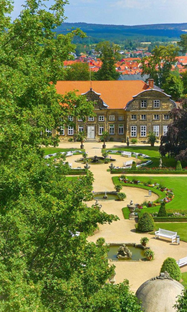 Schloss mit Barockgarten