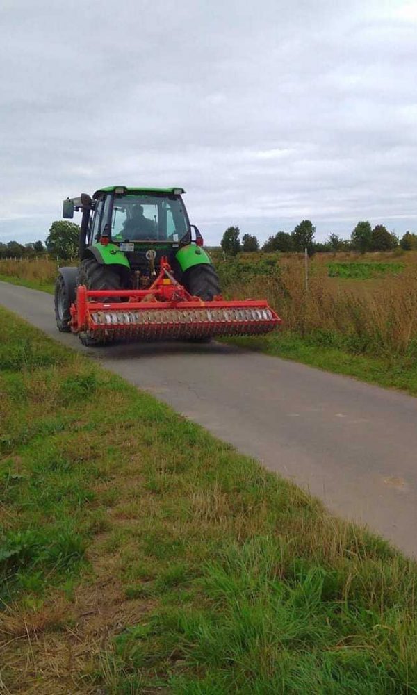 Feldarbeit bei Werlaburgdorf