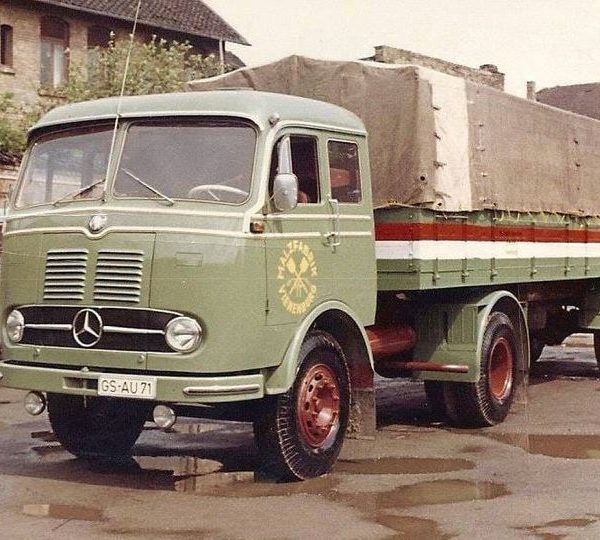 Paul Knoblich   Lieferwagen der ehemaligen Malzfabrik