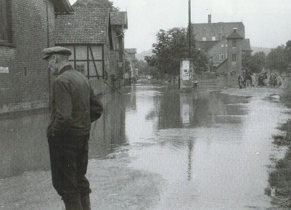 Rudolf Rudolfinho Mie   Sintflutartige Regenfälle ließen Oker und Ecker, Mühlgraben und Gänsebach über die Ufer treten