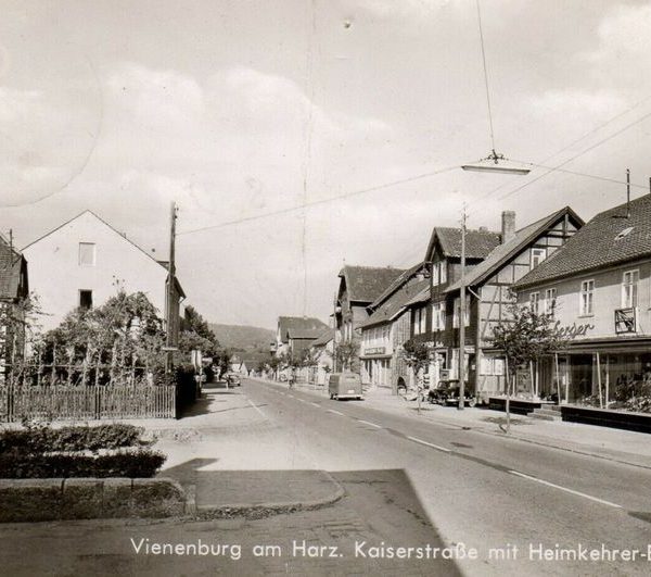 Rudolf Rudolfinho Mie   Vienenburg am Harz  Kaiserstraße mit Heimkehrer Ehrenmal